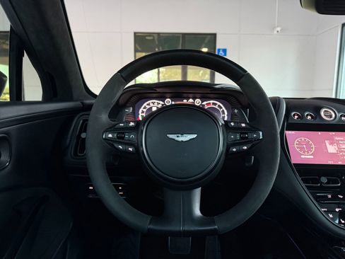 Used 2022 Aston Martin DBX image 40