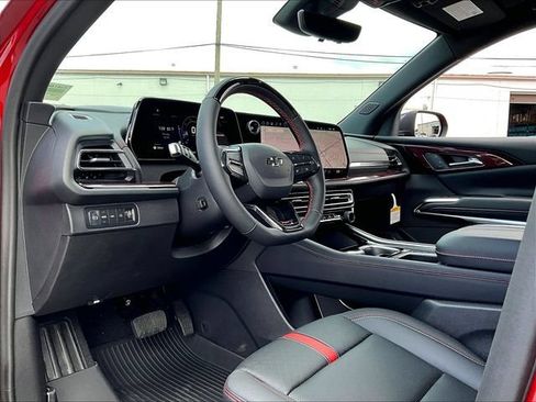 New 2026 Chevrolet Traverse RS w/ LPO, Floor Liner Package AWD/4WD image 8