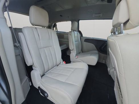 Used 2015 Chrysler Town & Country Touring image 17
