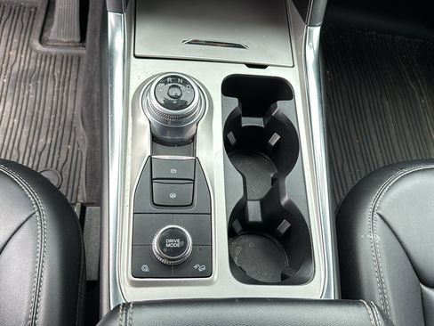 Used 2022 Ford Explorer XLT w/ Equipment Group 202A image 23