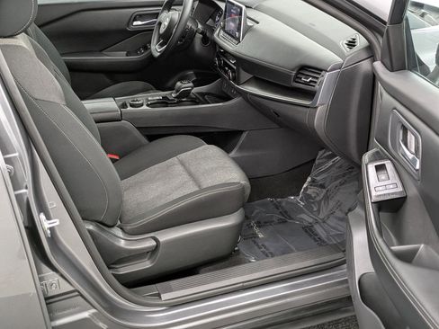 Used 2024 Nissan Rogue SV image 17