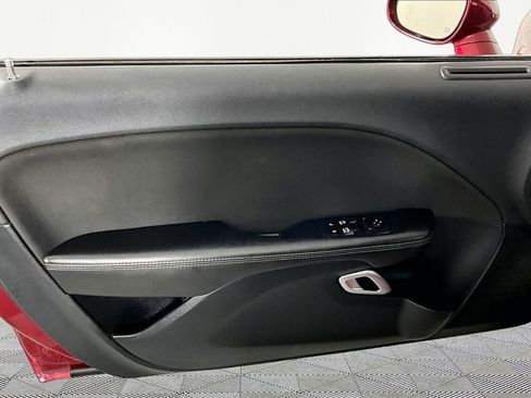 Used 2018 Dodge Challenger SXT RWD image 17
