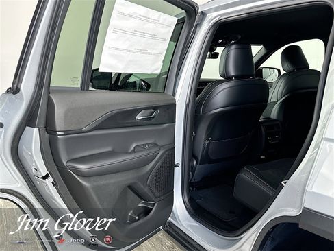 New 2025 Jeep Grand Cherokee Altitude image 13