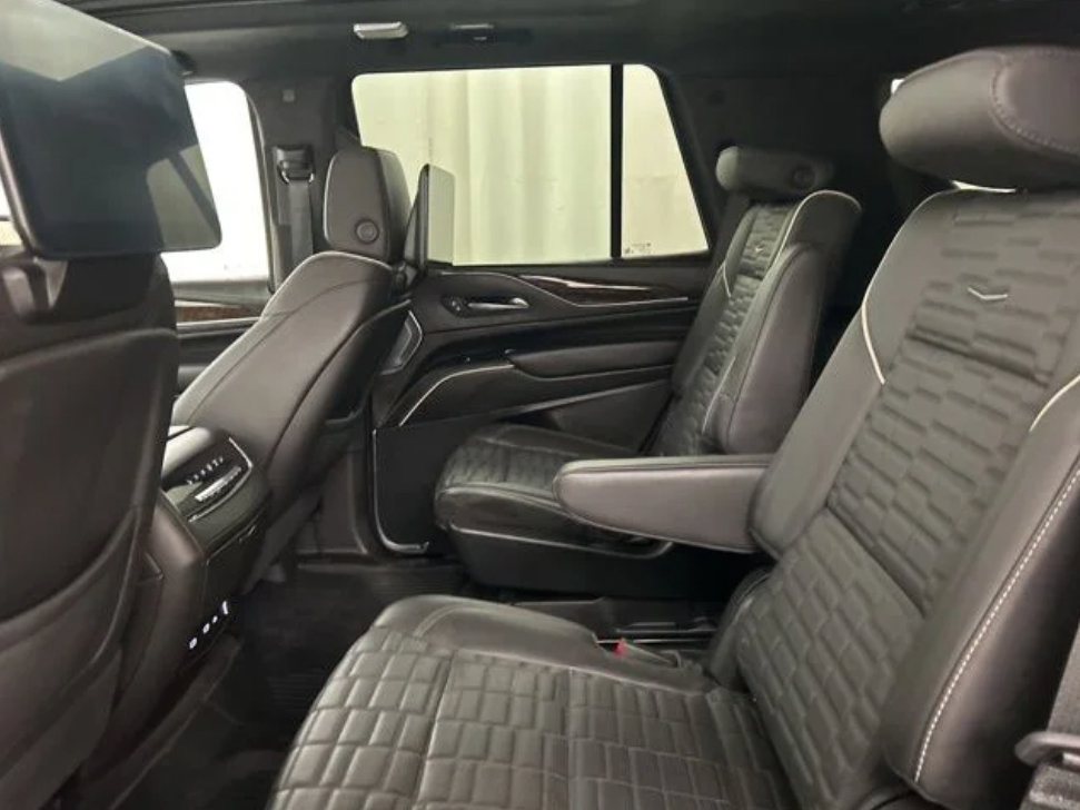 Used 2024 Cadillac Escalade Sport w/ Touring Package AWD/4WD image 4