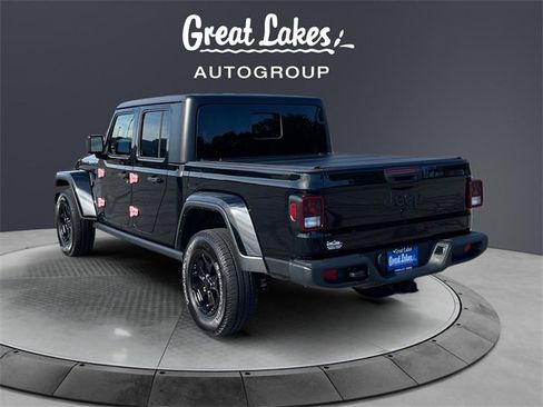 Used 2022 Jeep Gladiator Willys image 3