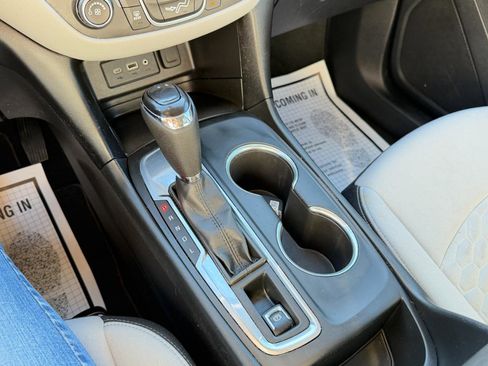 Used 2019 Chevrolet Equinox LS image 24