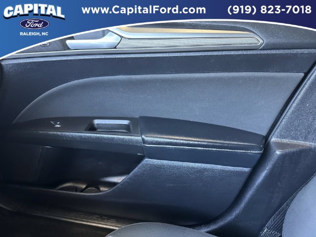 Certified 2018 Ford Fusion SE w/ Fusion SE Technology Package FWD image 29