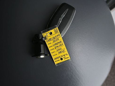 Used 2022 Chrysler Pacifica Touring-L image 22