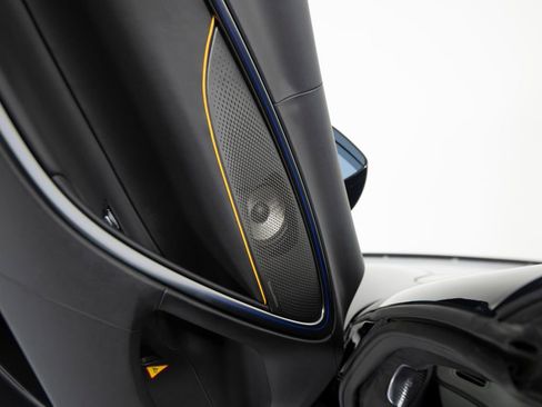 Used 2025 McLaren Artura Spider RWD image 13