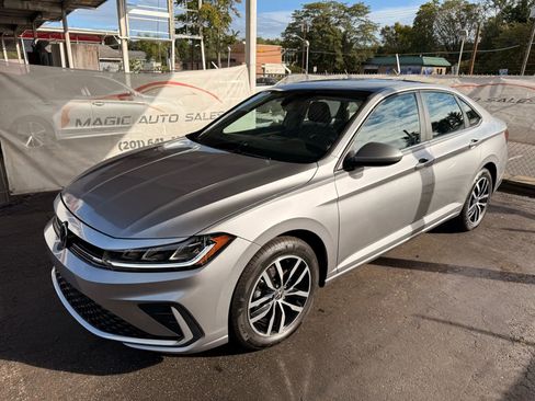 Used 2025 Volkswagen Jetta SE FWD image 57