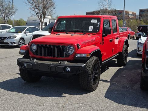 Used 2025 Jeep Gladiator Sport image 2