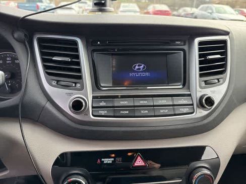 Used 2018 Hyundai Tucson SE image 7