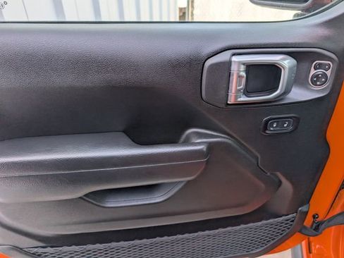 Used 2025 Jeep Wrangler Sport AWD/4WD image 9