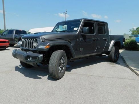 New 2025 Jeep Gladiator Sport image 4