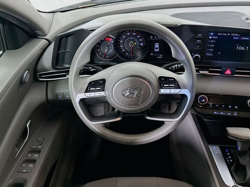 Used 2022 Hyundai Elantra SEL FWD image 18