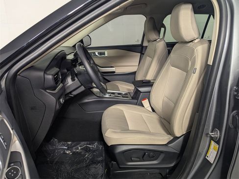 Used 2023 Ford Explorer XLT image 12