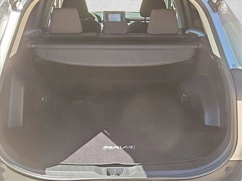 Used 2019 Toyota RAV4 XLE w/ Carpet Mat Package FWD image 5