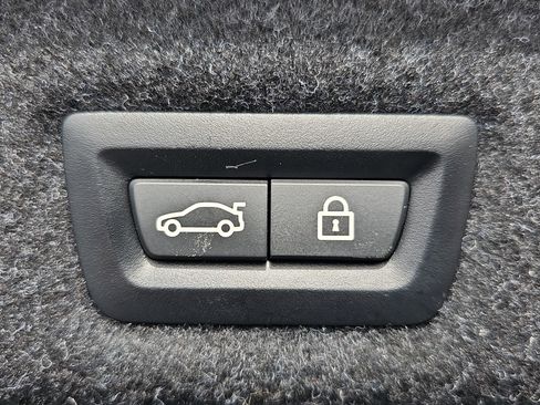 Used 2019 BMW 530e w/ Premium Package image 13