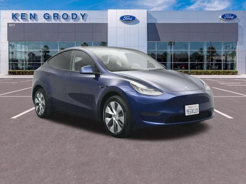 Used 2023 Tesla Model Y Long Range AWD/4WD image 1