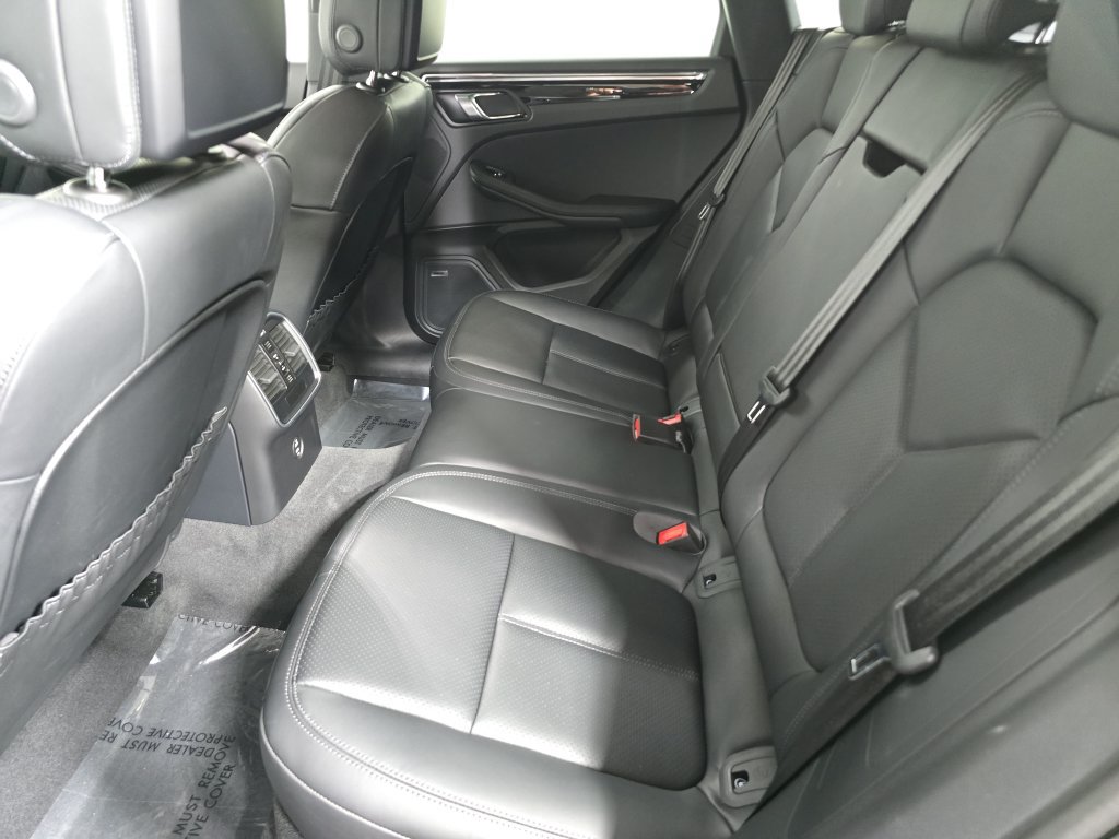 Certified 2026 Porsche Macan AWD/4WD image 24