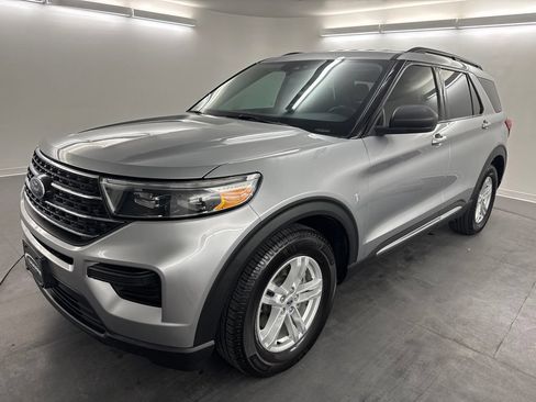 Used 2021 Ford Explorer XLT RWD image 3