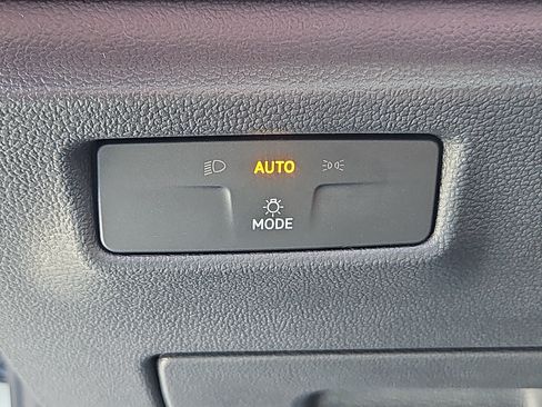 New 2026 Volkswagen Tiguan SE R-Line image 9