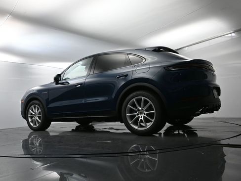 Used 2025 Porsche Cayenne E-Hybrid Coupe image 50