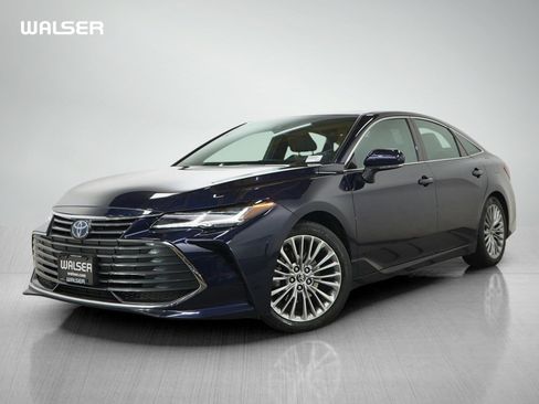 Used 2022 Toyota Avalon Limited FWD image 1