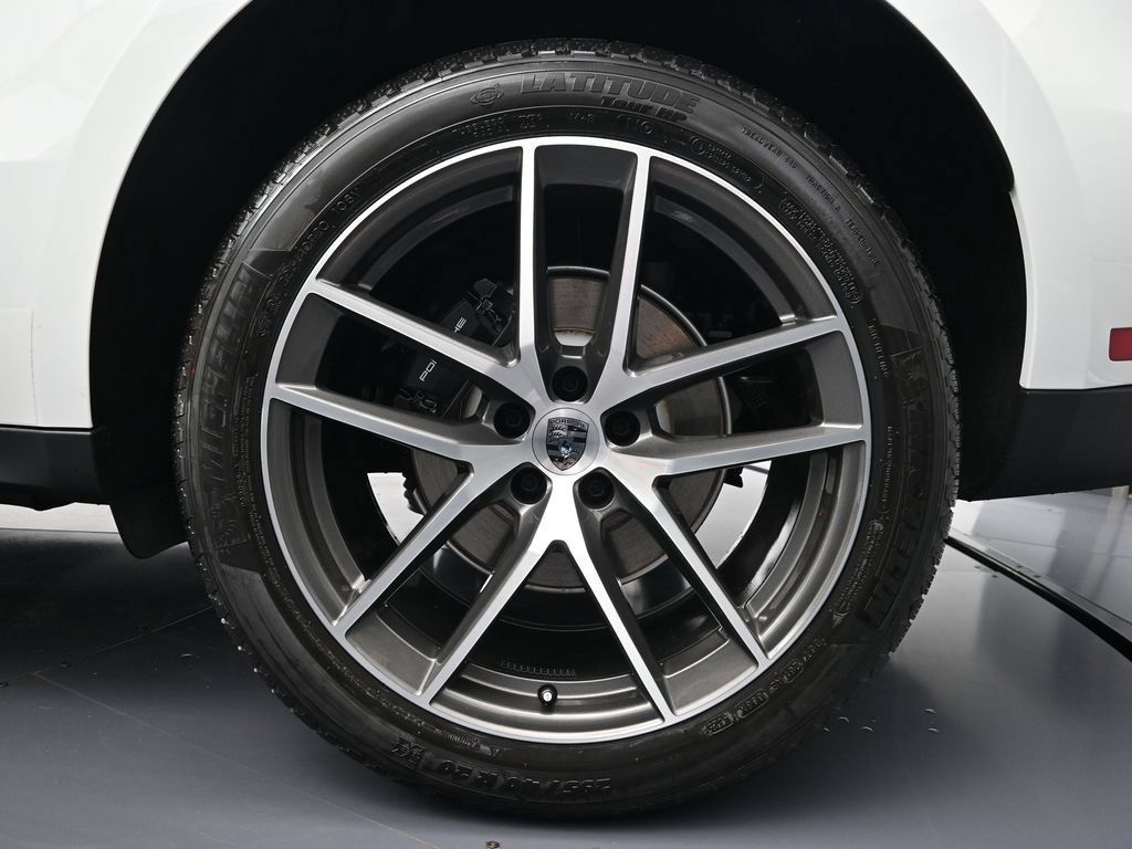 Certified 2026 Porsche Macan AWD/4WD image 26