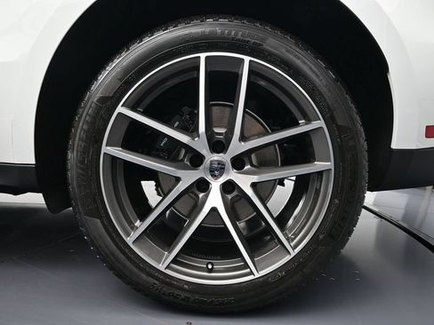 Certified 2026 Porsche Macan AWD/4WD image 26