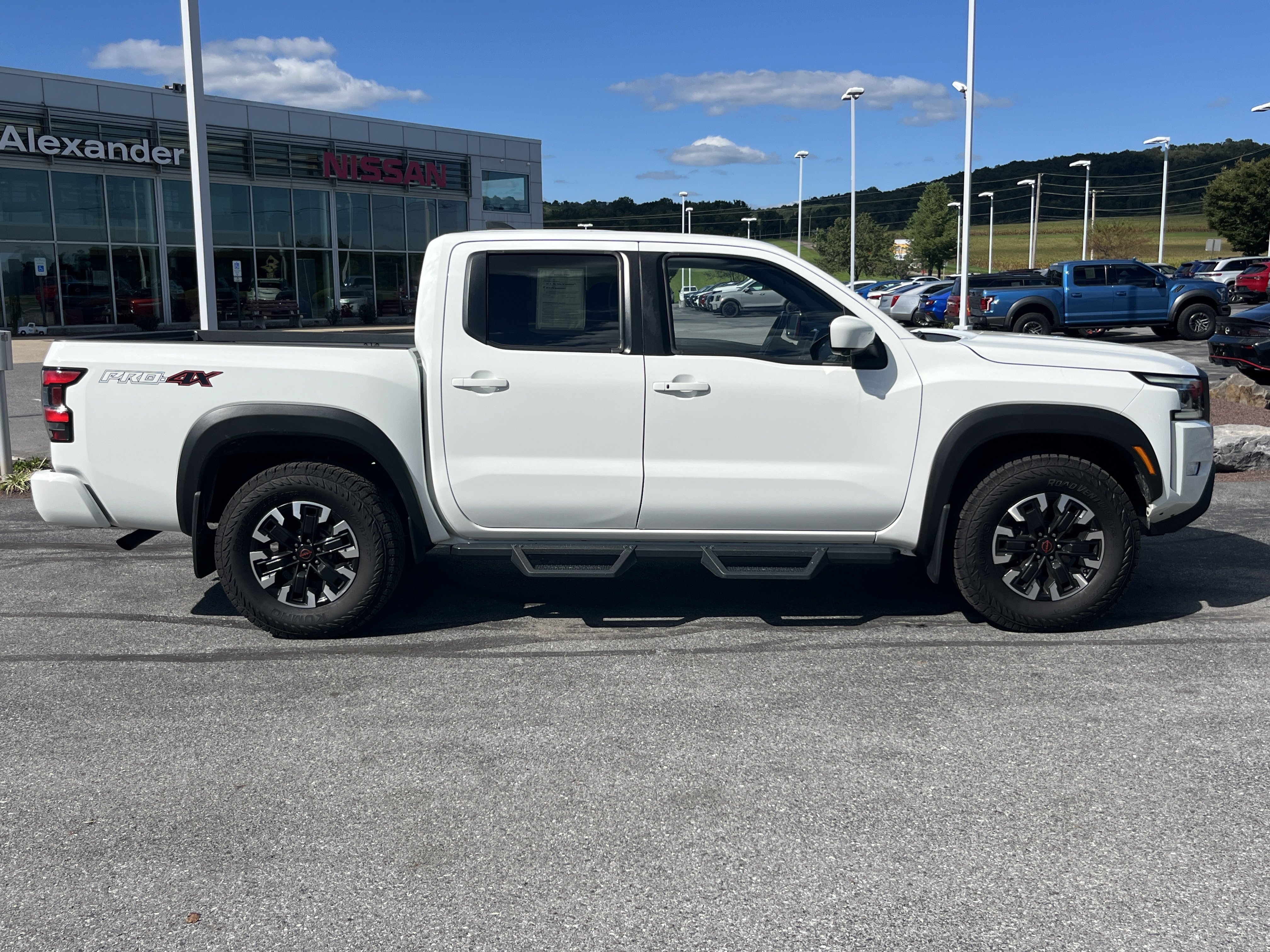 Used 2023 Nissan Frontier PRO-4X w/ Pro Convenience Package AWD/4WD image 2
