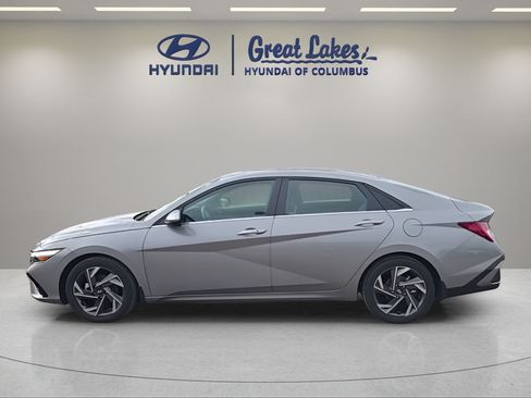 Used 2024 Hyundai Elantra SEL w/ Convenience Package FWD image 2