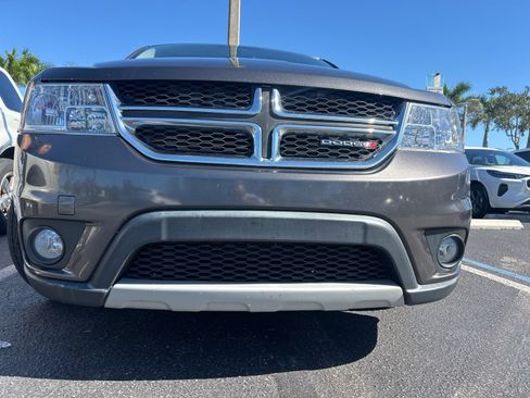 Used 2015 Dodge Journey SXT w/ Flexible Seating Group image 4