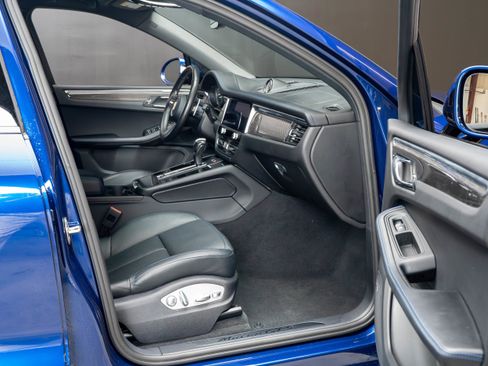 Certified 2023 Porsche Macan GTS AWD/4WD image 36