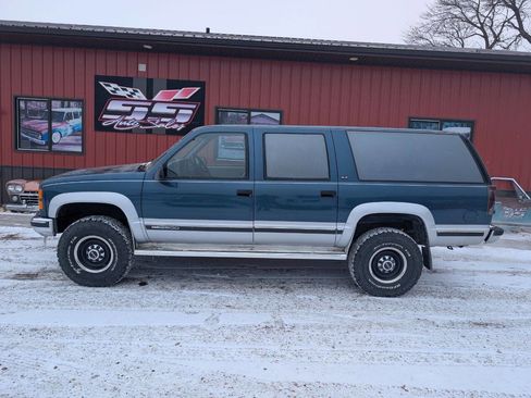 Used 1994 GMC Suburban 2500 image 1