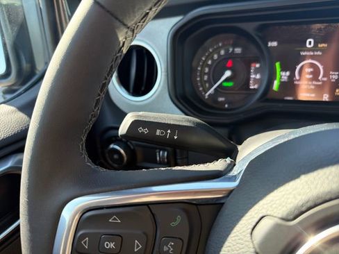 Used 2025 Jeep Wrangler Unlimited Sahara AWD/4WD image 16