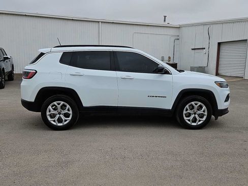 Used 2025 Jeep Compass Latitude AWD/4WD image 9