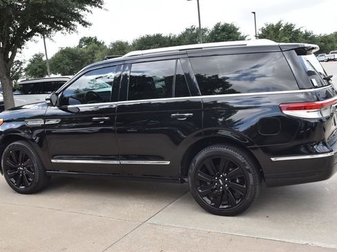 Certified 2024 Lincoln Navigator Reserve AWD/4WD image 11