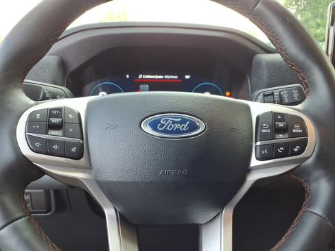 Used 2025 Ford Explorer Active w/ Active Comfort Package AWD/4WD image 27