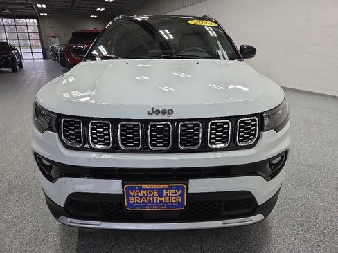 Used 2024 Jeep Compass Limited AWD/4WD image 2