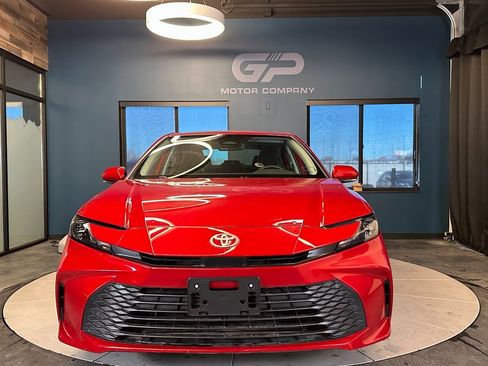 Used 2025 Toyota Camry LE w/ Convenience Package image 8