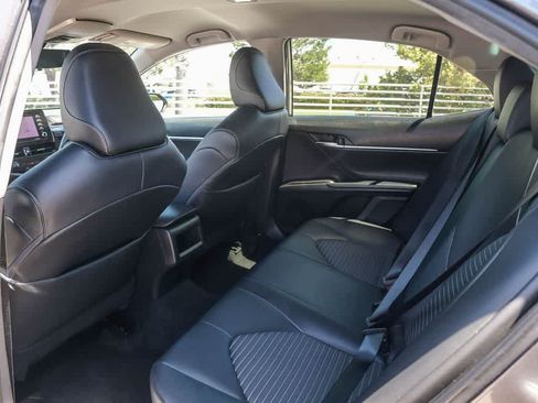 Used 2022 Toyota Camry SE w/ Carpet Mat Package (TMS) FWD image 18