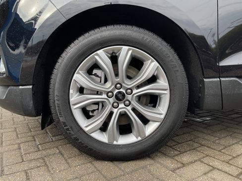 Used 2024 Ford Edge Titanium image 11