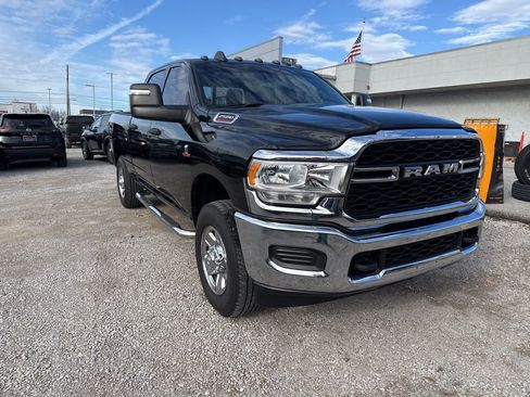 Used 2024 RAM 2500 Tradesman w/ Chrome Appearance Group image 3