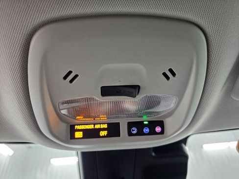 Used 2025 Chevrolet Trax LT FWD image 18