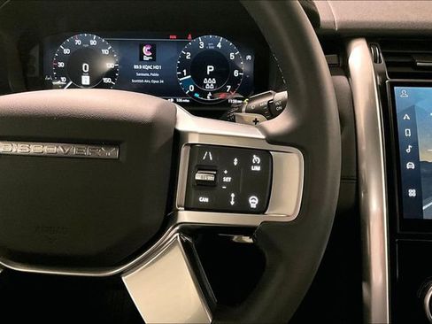 Certified 2025 Land Rover Discovery S AWD/4WD image 17
