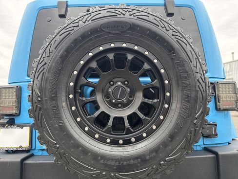 Used 2017 Jeep Wrangler Unlimited Rubicon w/ Connectivity Group image 39