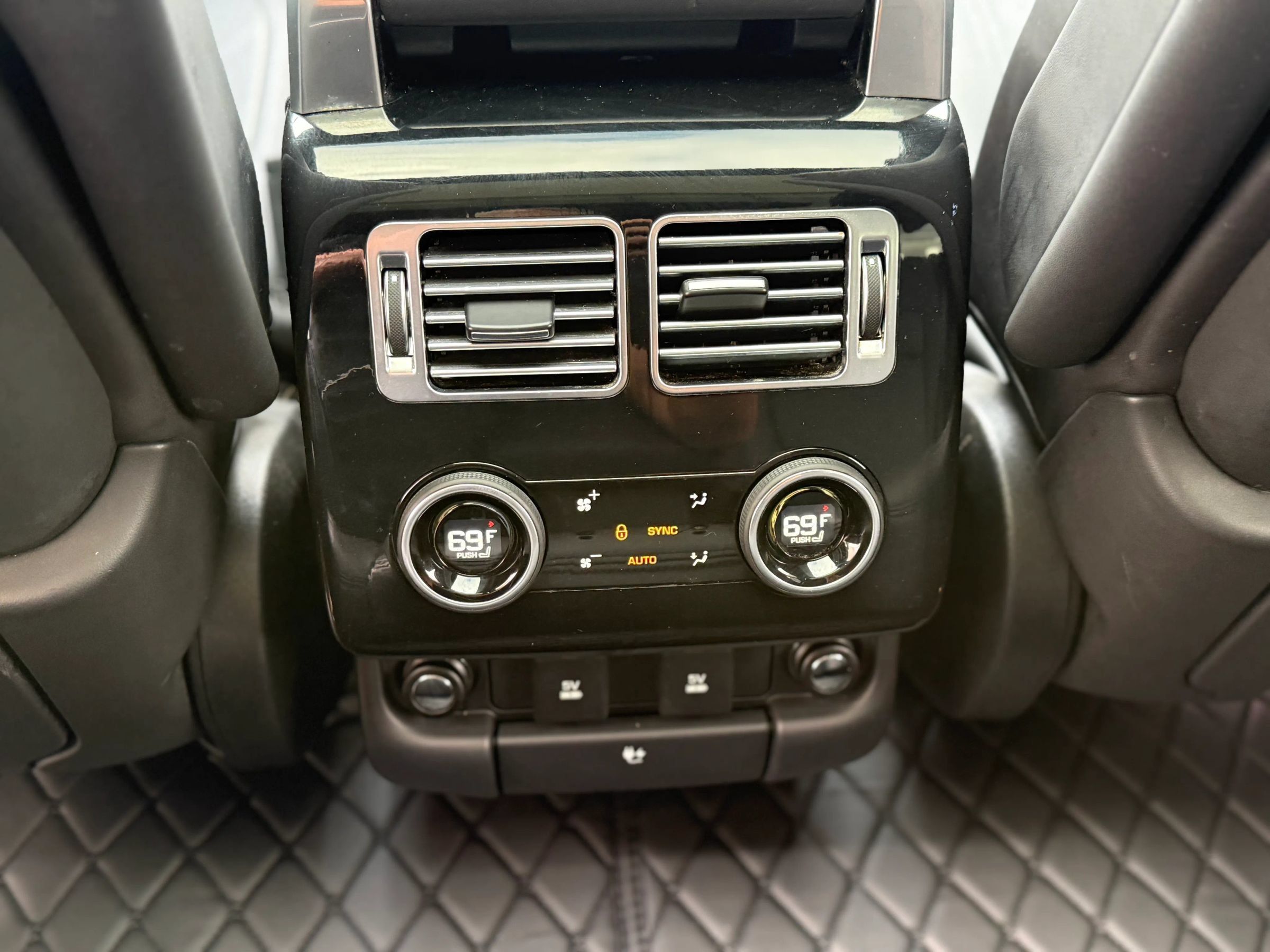 Used 2018 Land Rover Range Rover HSE AWD/4WD image 16