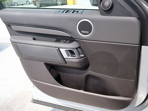 Used 2018 Land Rover Discovery HSE AWD/4WD image 36