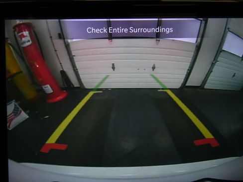 Used 2025 Chrysler Pacifica Limited FWD image 18